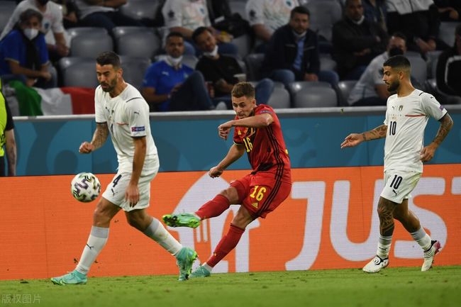 华体会app-曼联战平皇马，阿扎尔乌龙送礼英超