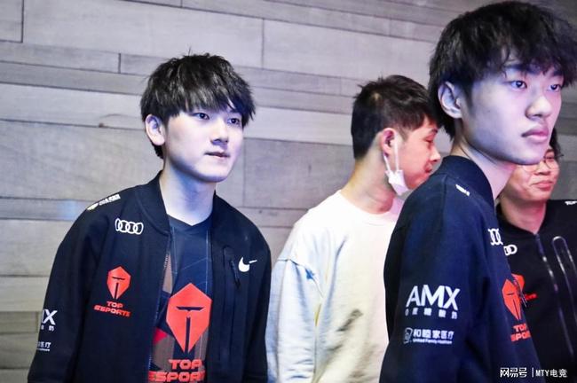 史诗对决!LPL上演极限翻盘 史诗对决!LPL上演极限翻盘